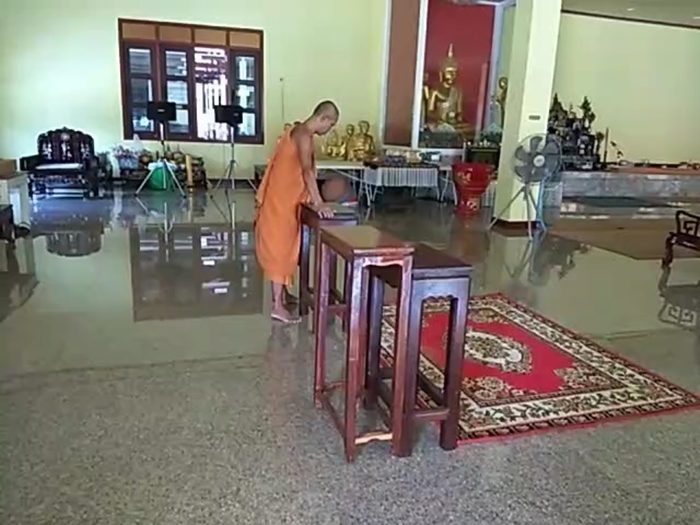 พระเพื่อนพ่อ น้องกานต์ ร่วมกับชาวบ้านในพื้นที่ จัดเตรียมสถานที่รอรับศพ เผยอีกข้อมูลสำคัญปมการเสียชีวิต สันนิษฐานวันเกิดเหตุ