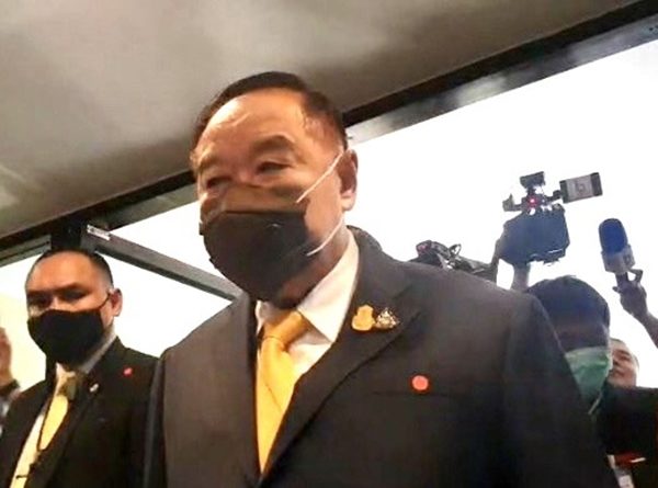 บิ๊กป้อม ป้อง ส.ส.พลังประชารัฐ ไม่รู้ว่ามีนับองค์ประชุม หลังประชุมสภาล่ม ระบุ ไม่ต้องคุมเข้ม "เพราะเขาอยู่ที่สภาอยู่แล้ว"