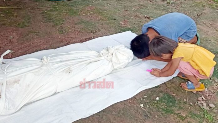 กราบศพแม่