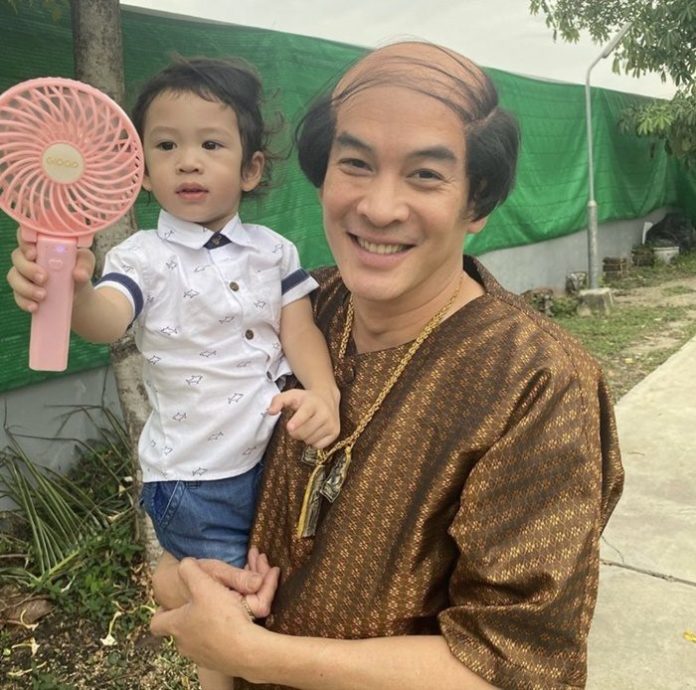 ชาคริต ไม่ธรรมดา ลงมือดำนาด้วยตัวเอง
