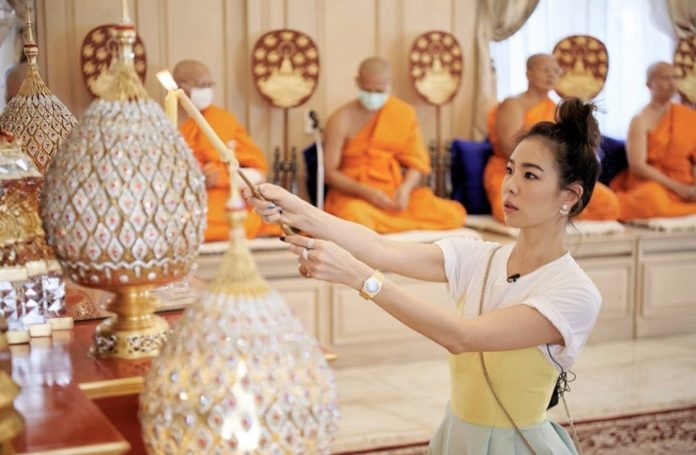 คริส หอวัง นำทีมเหล่าคนบันเทิง คริส หอวัง นำทีมเหล่าคนบันเทิง