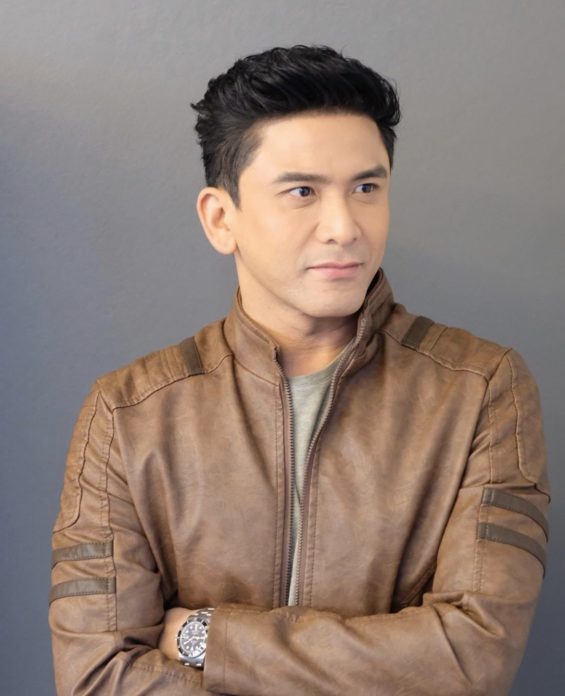 ซูมหน่อยคนไหน? ป๋อ ซูมหน่อยคนไหน? ป๋อ