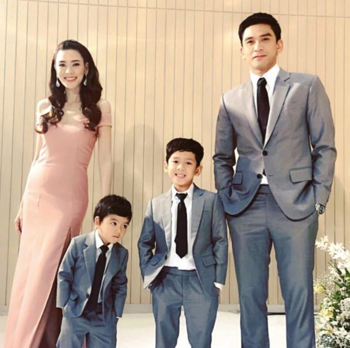 ซูมหน่อยคนไหน? ป๋อ ซูมหน่อยคนไหน? ป๋อ