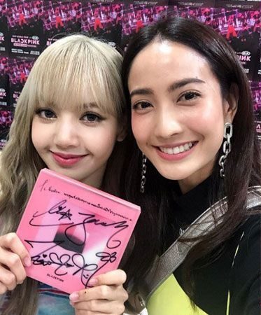 ลิซ่า แบล็กพิงก์ ส่งกำลังใจถึง ลิซ่า แบล็กพิงก์ ส่งกำลังใจถึง