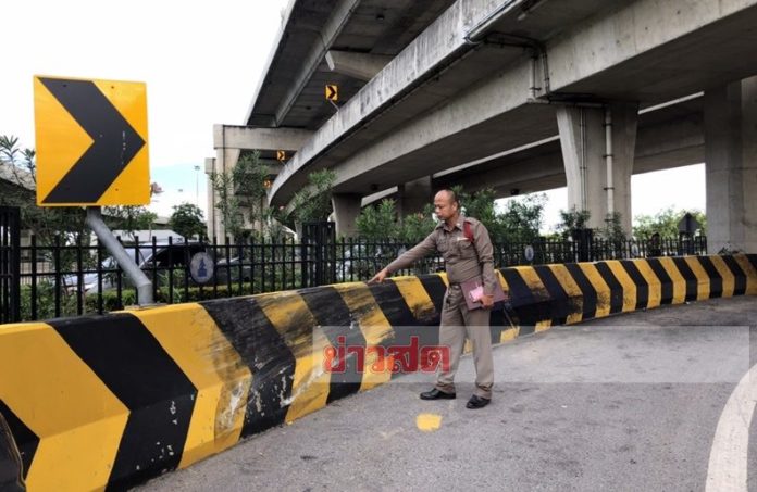 กระบะแหกโค้งชนแบริเออร์
