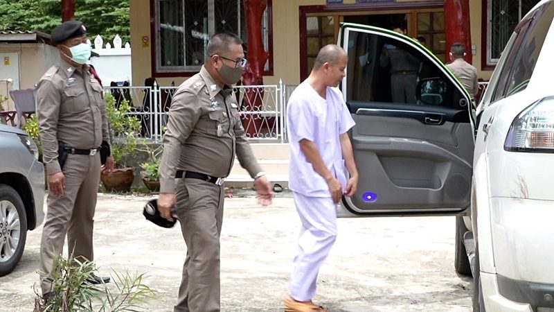 ตำรวจคุมตัว พระธนชัย กิตติวุตโต หรือ พระอาจารย์เล็ก หรือ นายธนชัย ศรีสุริยวงค์ อายุ 48 ปี