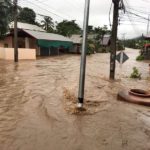 ฝนถล่มอุดรฯ! น้ำป่าทะลักท่วม-ปิดถนนอ.นายูง บ้านนาคำใหญ่จมบาดาล