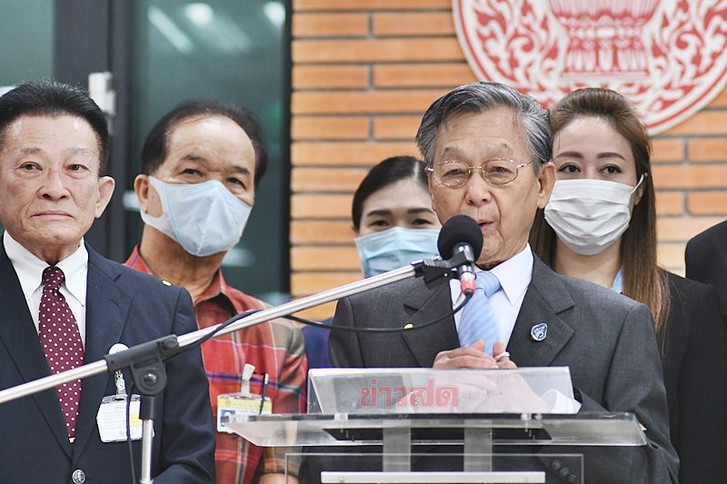 นายชวน หลีกภัย ประธานสภาผู้แทนราษฎร