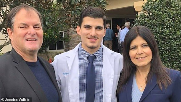 https://www.dailymail.co.uk/news/article-8619519/Retired-OBGYN-89-doctor-son-57-die-Florida-5-relatives-COVID-19.html?ito=social-facebook&fbclid=IwAR0Qe1RDddiY-F7-ypCMEAOn6B_Msmnd5wprI_kURqRb8Kh1u2z0prM4djg