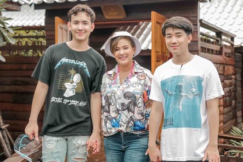 ใกล้รุ่ง