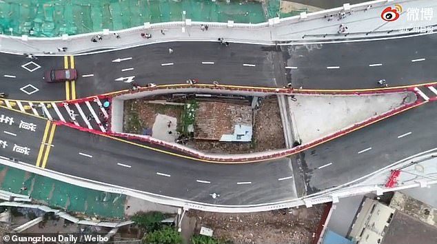 บ้านตะปูกลางทางด่วน