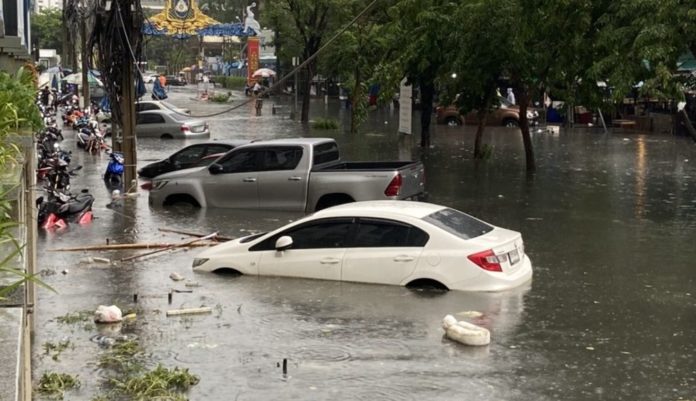 กทม. แถลงปมน้ำท่วมกรุงหลังเจอฝนถล่ม อ้างไฟดับ-เอกชนไม่ยกที่