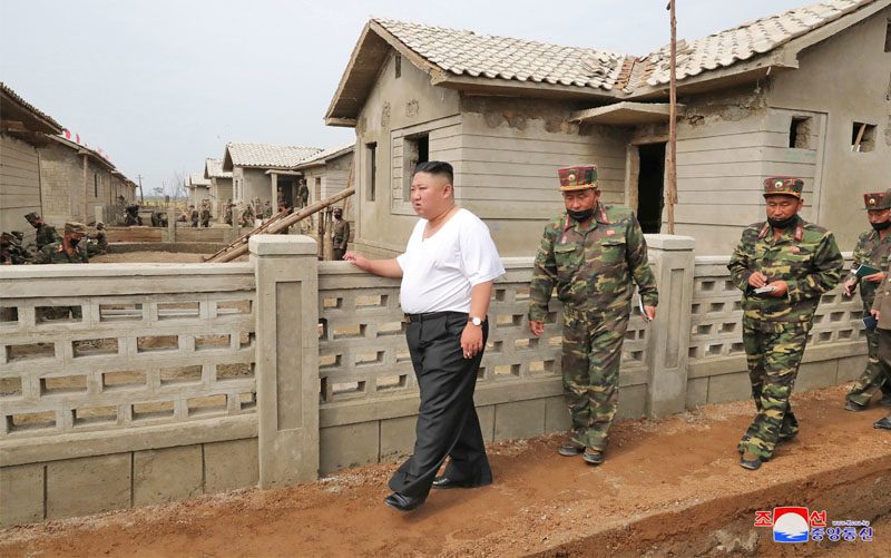 คิม จองอึน โผล่ชื่นชม “กองทัพ”