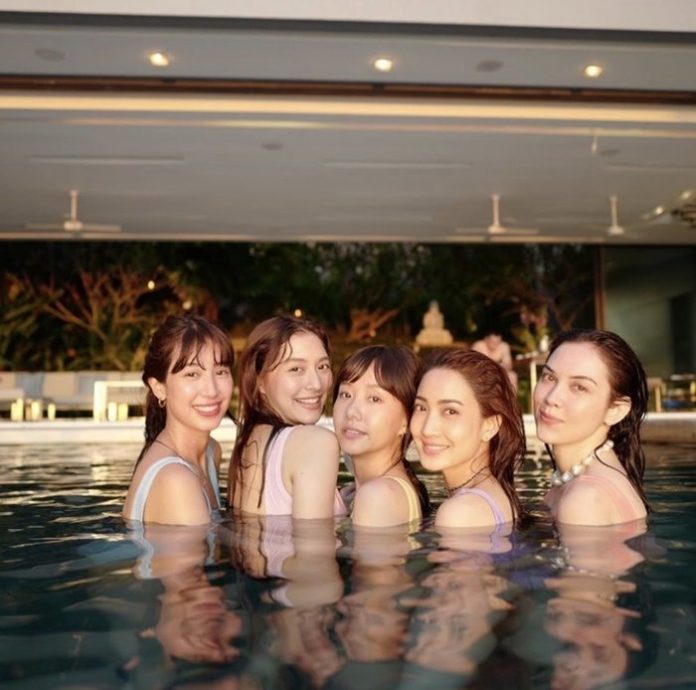 5 สาว เฟอร์บี้ ทยอยปล่อยภาพ คอลเล็กชั่นชุดว่ายน้ำ