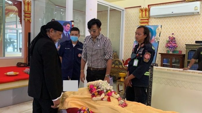 สุดอาลัย เพื่อนตลก-คนดัง แน่นวัด ร่วมรดน้ำศพ โรเบิร์ต สาย ...