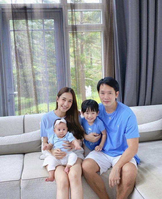 เนย โชติกา ยิ้มแฉ่ง
