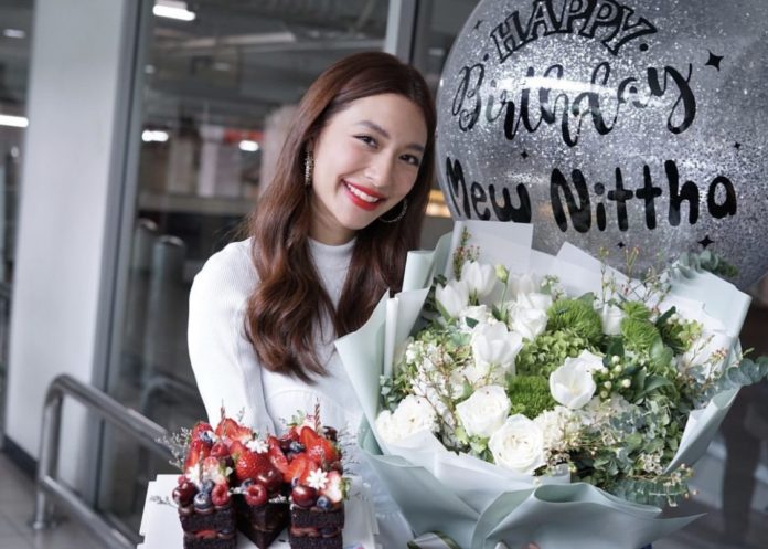 มิว นิษฐา ปลื้ม ไฮโซเซนต์