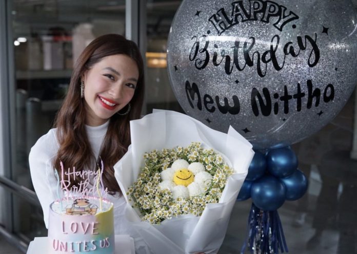 มิว นิษฐา ปลื้ม ไฮโซเซนต์