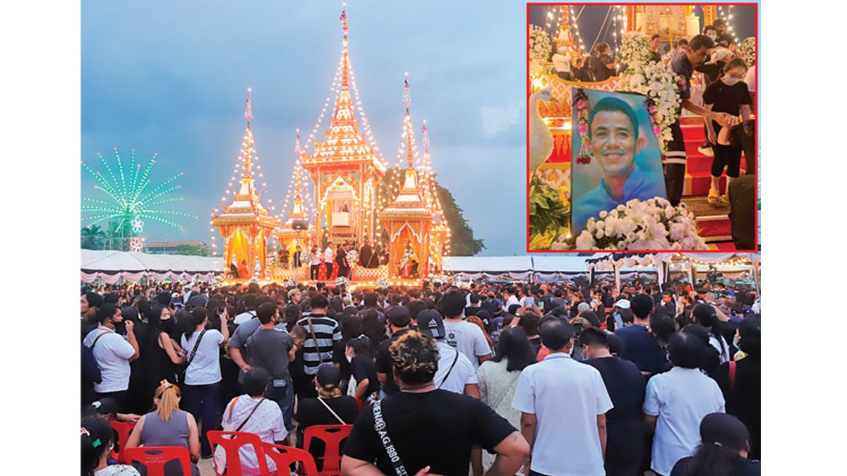 เพื่อนร่วมส่ง'โรเบิร์ต สายควัน' เมื่อวันที่ 27 ก.ย. ที่วัด ...