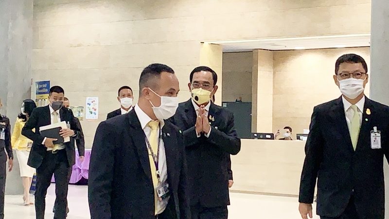 บิ๊กตู่ ถึงสภาแล้ว ร่วม ประชุมรัฐสภาสมัยวิสามัญ ด้วยสีหน้าเรียบเฉย