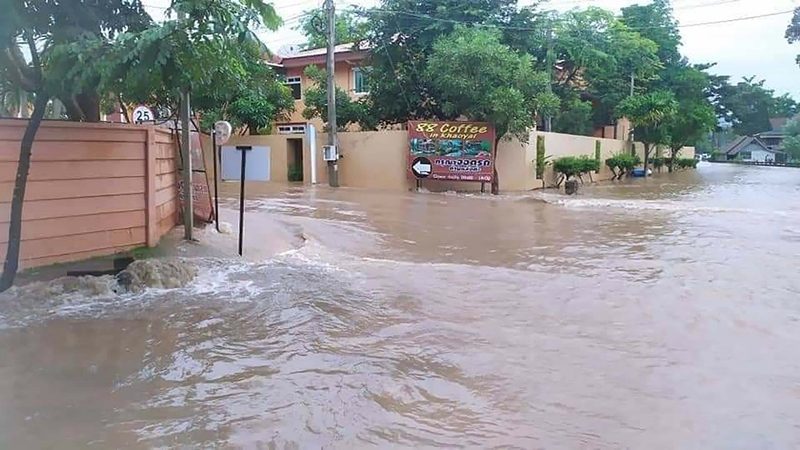 ฝนถล่มโคราช น้ำป่าเขาใหญ่ ไหลหลากทะลักท่วม 5 หมู่บ้าน ประชาชนกว่า 500 หลังคาเรือนเดือดร้อนหนัก
