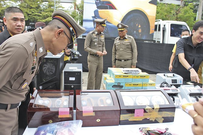 ตร.ลุย-ขานรับ‘บิ๊กปั๊ด’ทลายเว็บพนันออนไลน์ยึดทรัพย์-เก๋งหรู 75ล้าน : สดจากสนามข่าว