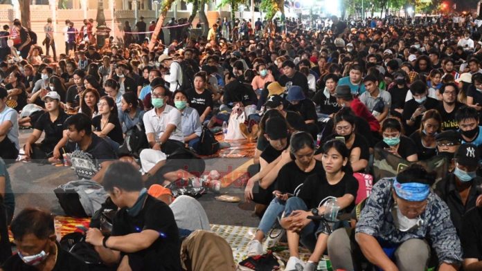 ปกป้องผู้นุมนุม