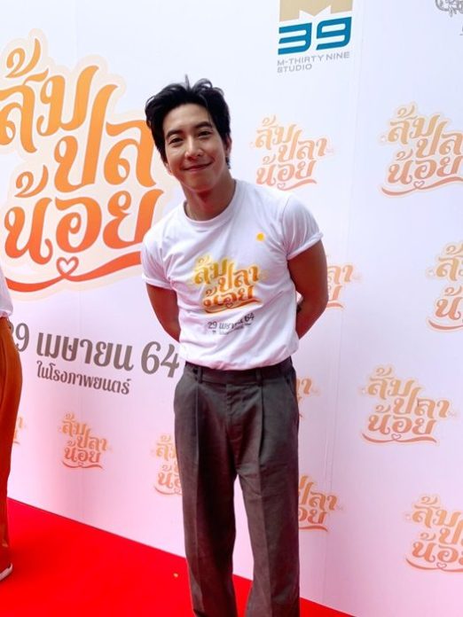 โตโน่ ควง ณิชา ทำบุญกฐิน