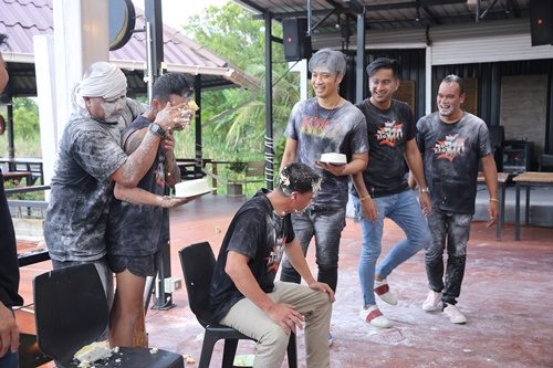 เปิด