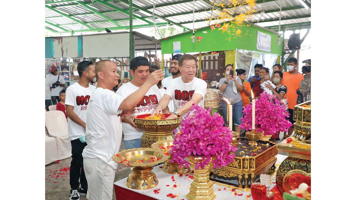 สดบันเทิง - ‘หม่ำ-แจ๊ค’นำทัพนักแสดงร่วมทำบุญ เปิดกล้องหนังฮาสยอง‘แดงพระโขนง’