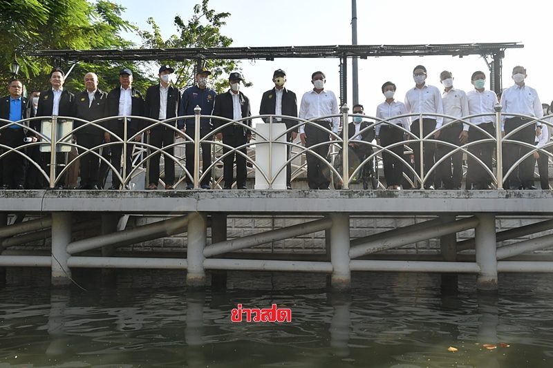 บิ๊กตู่ นำคณะครม.-ผู้บริหารกรุงเทพมหานคร ล่องเรือไฟฟ้า เส้นทางสีเขียว