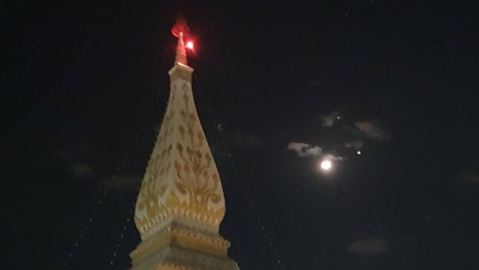 พระจันทร์ยิ้ม