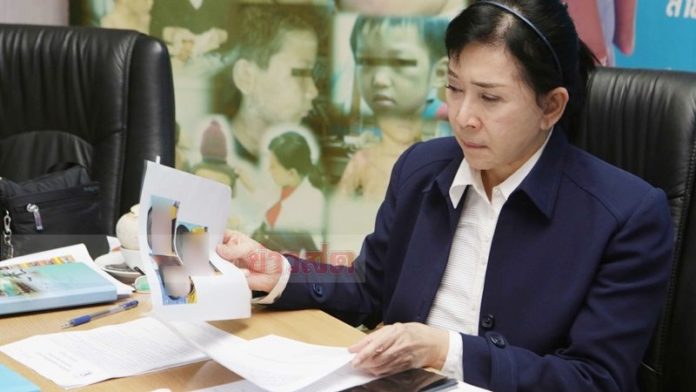 ครูถีบหน้าอนุบาล