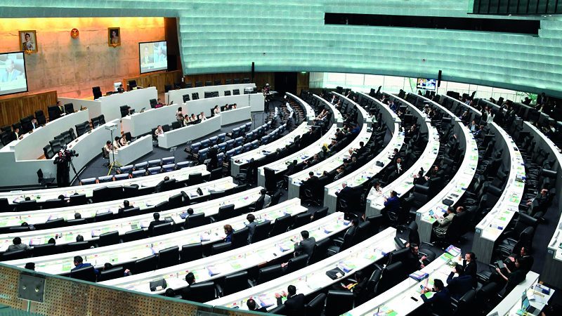 ทิ้งหมัดเข้ามุม : ประนีประนอม ผ่านการลงมติรัฐธรรมนูญ