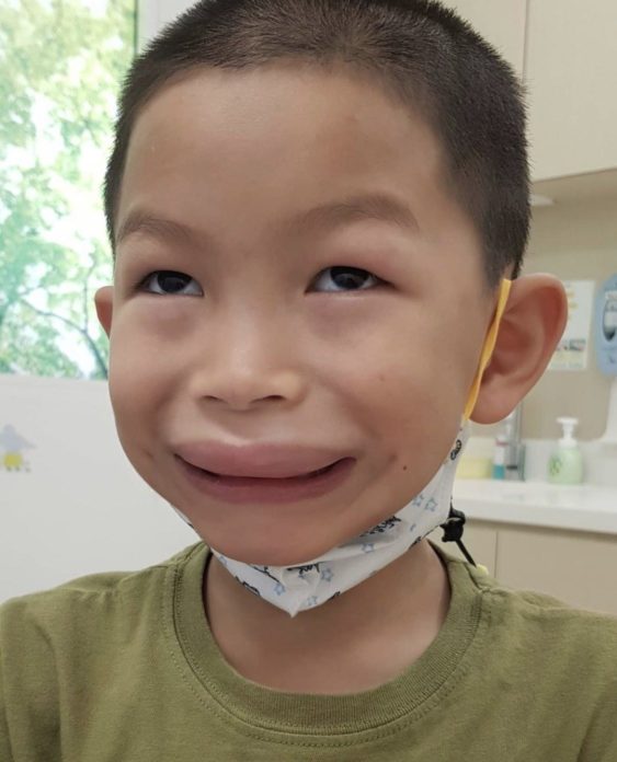 พลอย