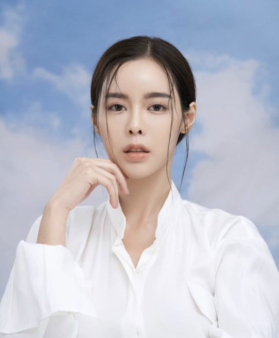 เมย์ เฟื่องอารมย์