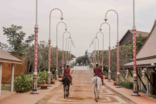 เจาะ