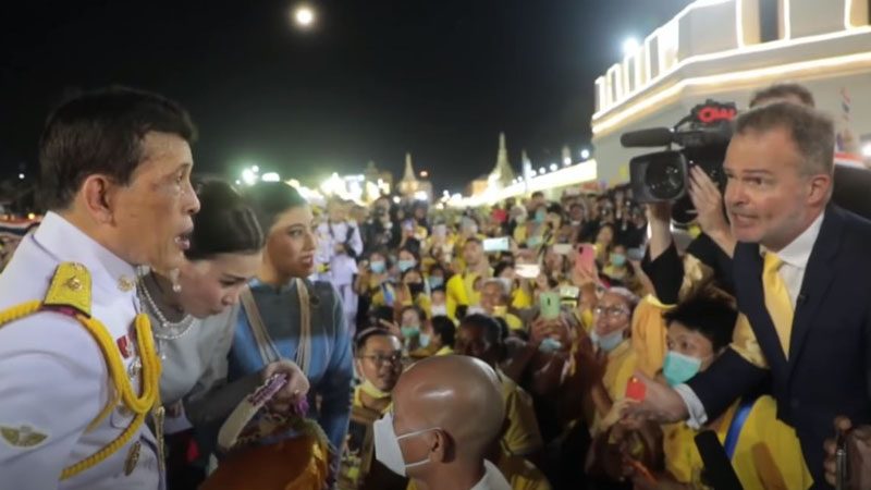 ในหลวงให้สัมภาษณ์สื่อนอก