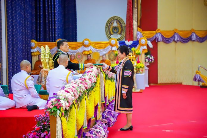 ในหลวงพระราชทานปริญญามรภ.พิบูลสงคราม-อุตรดิตถ์ พระราชินีทรงรับปริญญาดุษฎีบัณฑิต