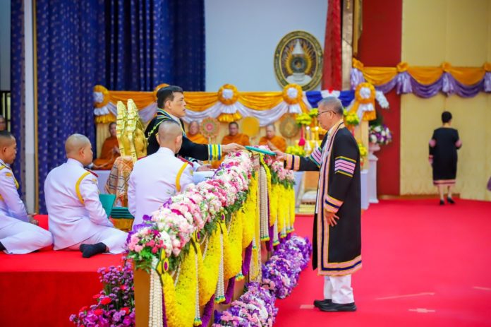 ในหลวงพระราชทานปริญญามรภ.พิบูลสงคราม-อุตรดิตถ์ พระราชินีทรงรับปริญญาดุษฎีบัณฑิต