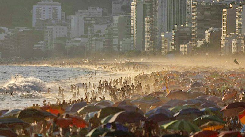 บราซิลเมินแมสก์-แห่เที่ยว “แน่นหาด”