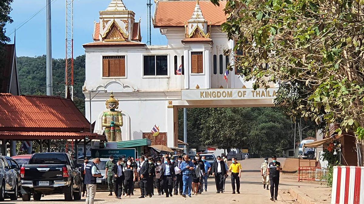 จับเข่าคุย