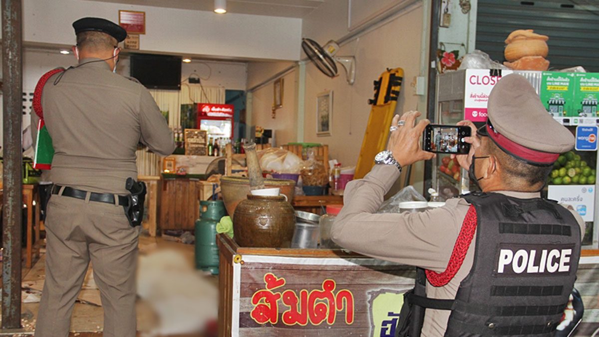 ง้อแฟนไม่สำเร็จ! หนุ่มแค้นจัด บุกยิงดับกลางร้านส้มตำ ก่อนปลิดชีพตาม
