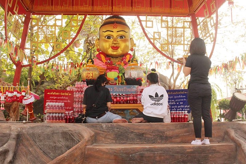 เจ้าของธุรกิจ นำฟักทอง 1 ตัน รุดแก้บน พ่อปู่ฤาษีพรหมเมศ หลังกิจการดีขึ้น-ปลดหนี้เงินล้าน