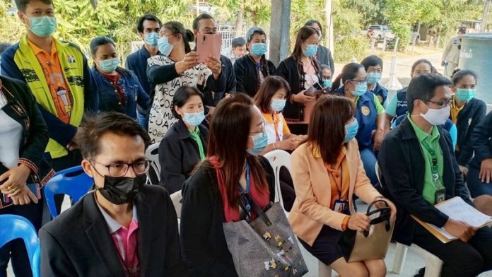แห่ช่วยตา-ยาย ขายดวงตาใช้หนี้