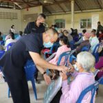ทหารพัฒนา13 แจกผ้าหม่-เจลแฮลกอฮอร์ ประชาชนพื้นที่ เพชรบุรี