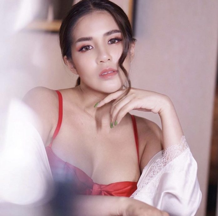 ซูมตาแตก!ใบเตย สุธีวัน