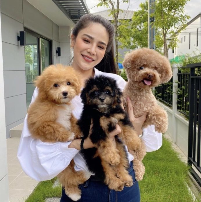 ลิตา อินท์ชลิตา พิธีกรคนดัง