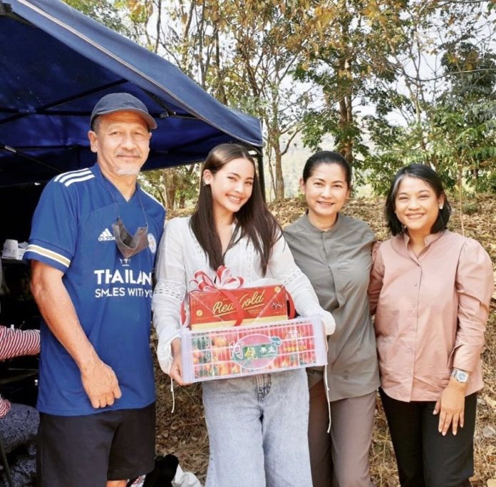 ญาญ่า บุกกอง มนต์รักผักกะแยง