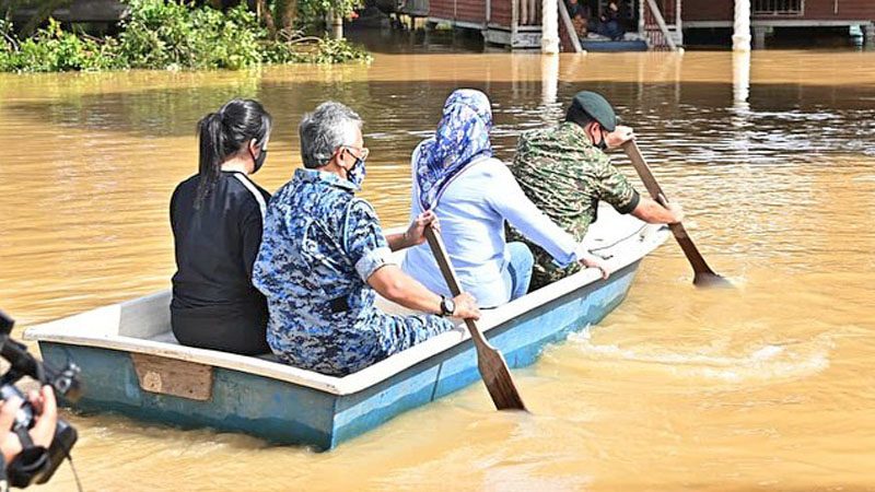 กษัตริย์มาเลย์ “พายเรือ”